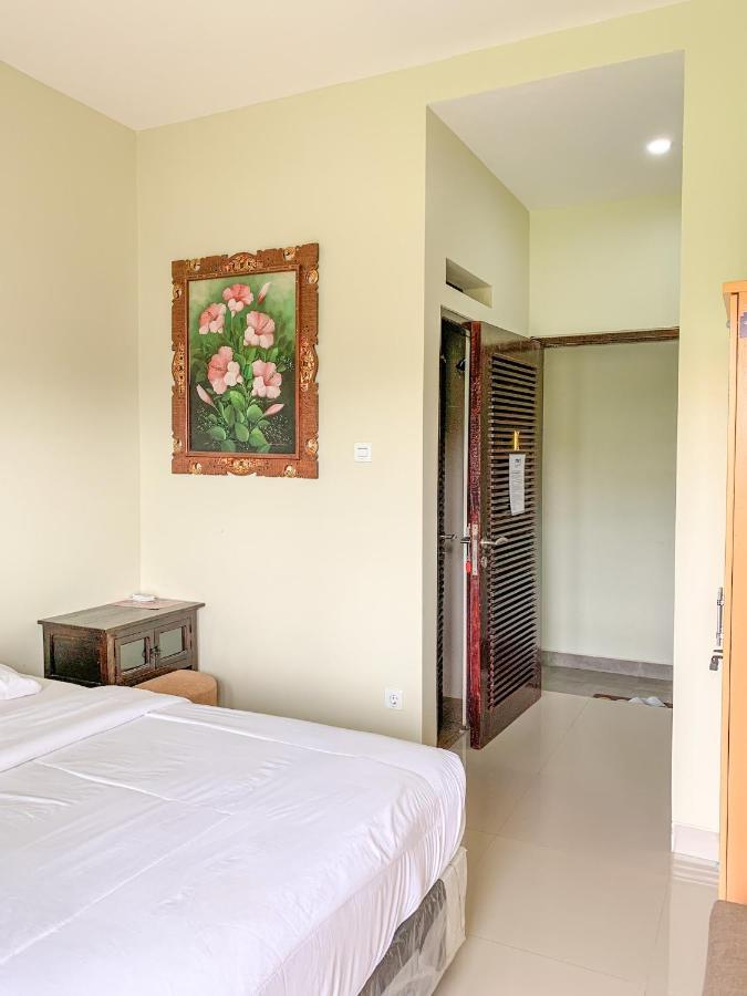 Gumitish Guest House Singaraja ภายนอก รูปภาพ